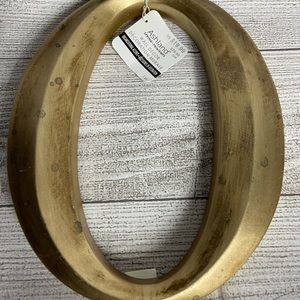 Letter o wall decoration